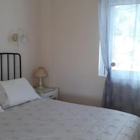 Appartment, 200m To The Seaside * Loutráki